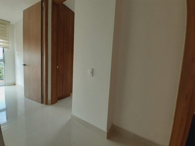 verinmuebles 1022 988 ALQUILO EXCELENTE Y AMPLIO APARTAMENTO EN LA TORRE COSMOPLAZA