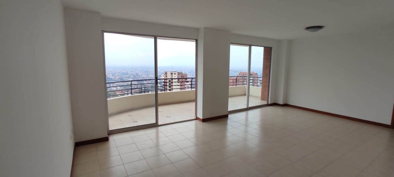 verinmuebles 1022 1102 ALQUILO HERMOSO APARTAMENTO EN EL OESTE DE CALI EN LOS CRISTALES.