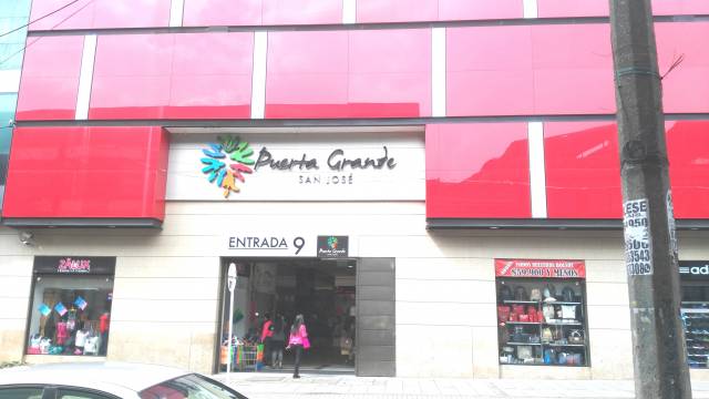 Vendo Local en el centro comercial Puerta Grande Ronda Virtual Inmobiliaria S.A.S