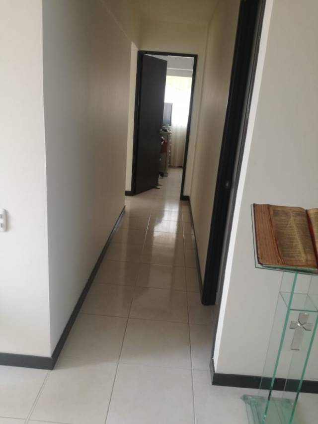 VENDO APARTAMENTO EN CENTRO COMERCIAL ARRAYANES