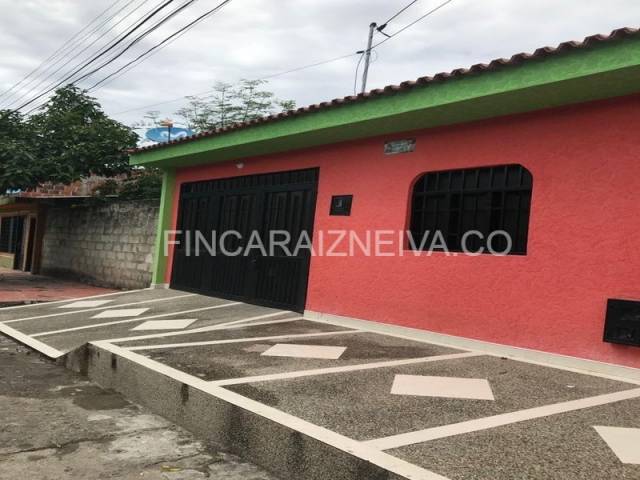 SE VENDE CASA CON APARTA-ESTUDIO INDEPENDIENTE