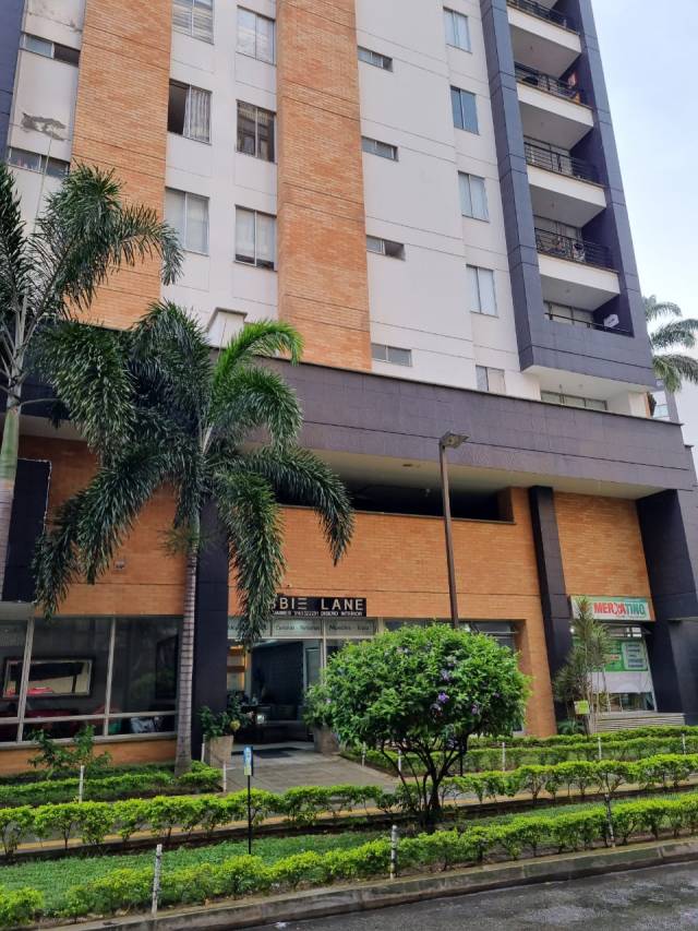 Venta de Local comercial en el barrio La Aurora edificio Arama