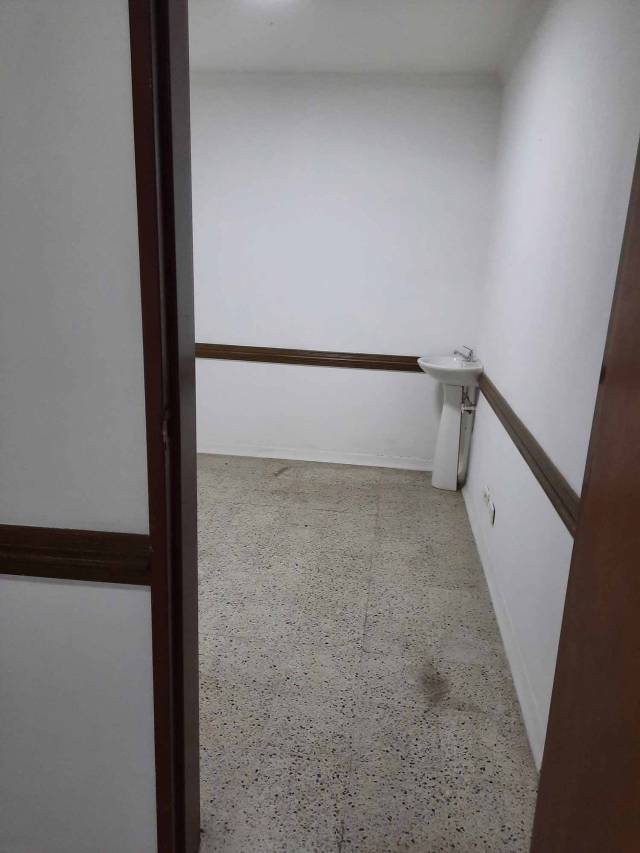 Venta de Oficina en Edificio Los Bucaros - Medellín