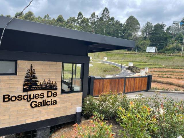 VENDO LOTE EN PARQUE RESIDENCIAL BOSQUES DE GALICIA