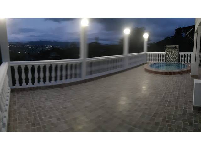 Venta de hermosa casa en Parcelacion Monterrico
