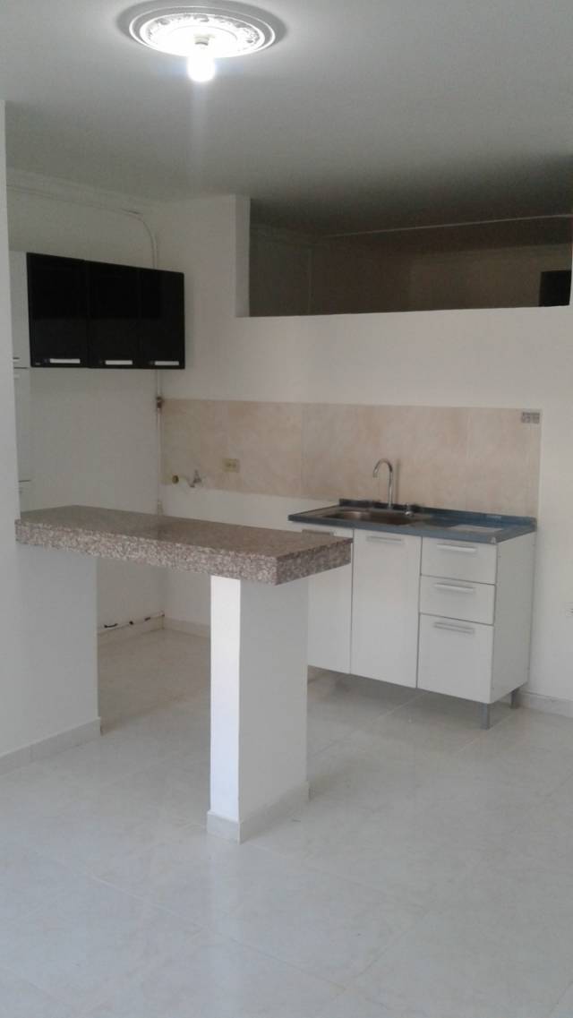 Venta de Casa de 3 pisos, barrio Granada