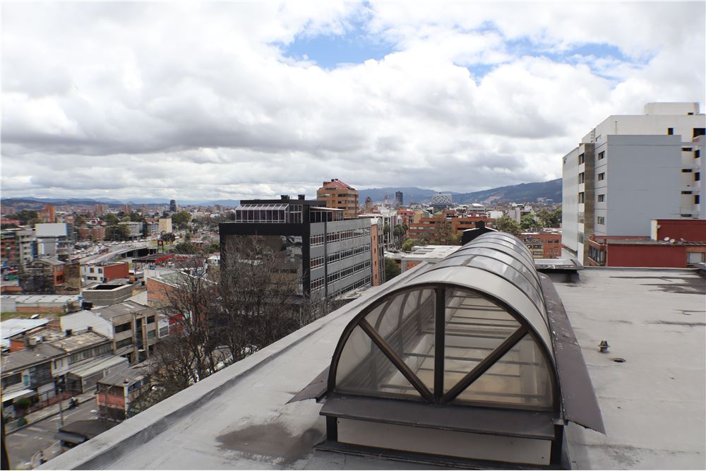 SE VENDE EDIFICIO EN EL CHICO - LAGO BOGOTA