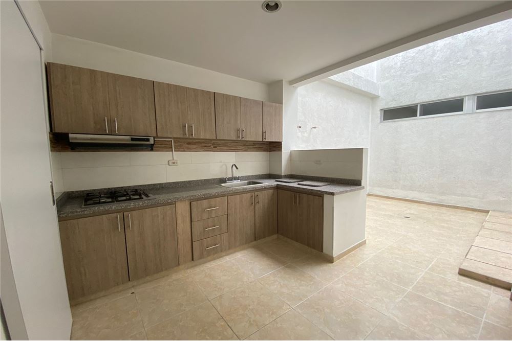 VENDO CASA BIFAMILIAR $690.000.000  291 M2