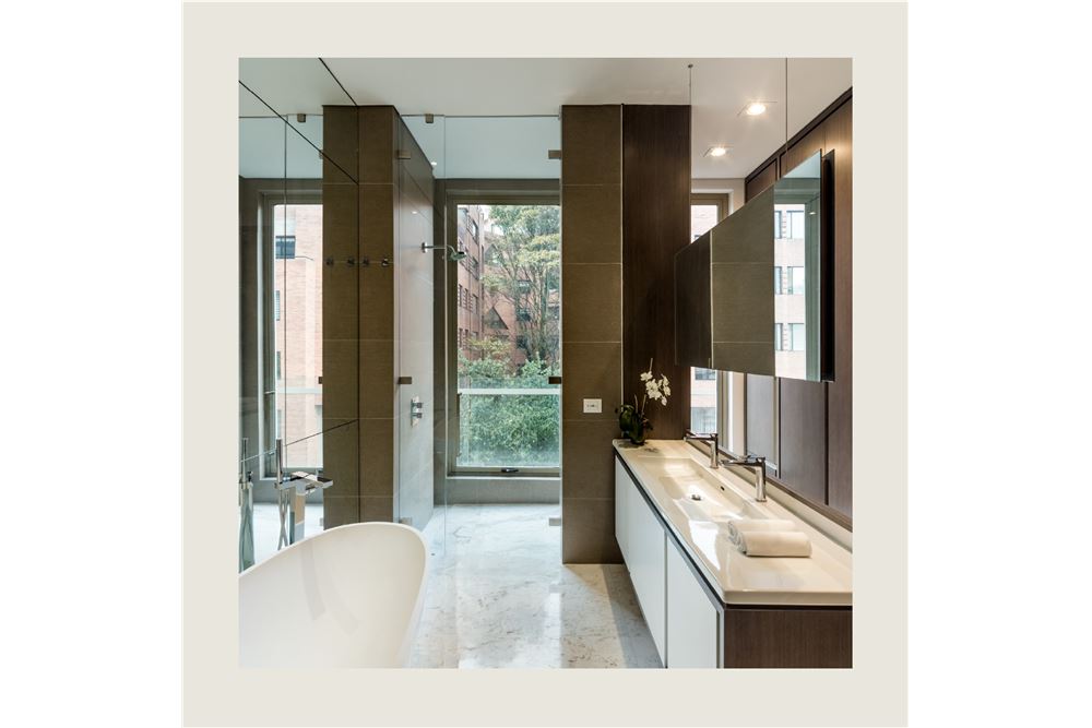 Apartamento con Luz Diseño y Sofisticación en 270m