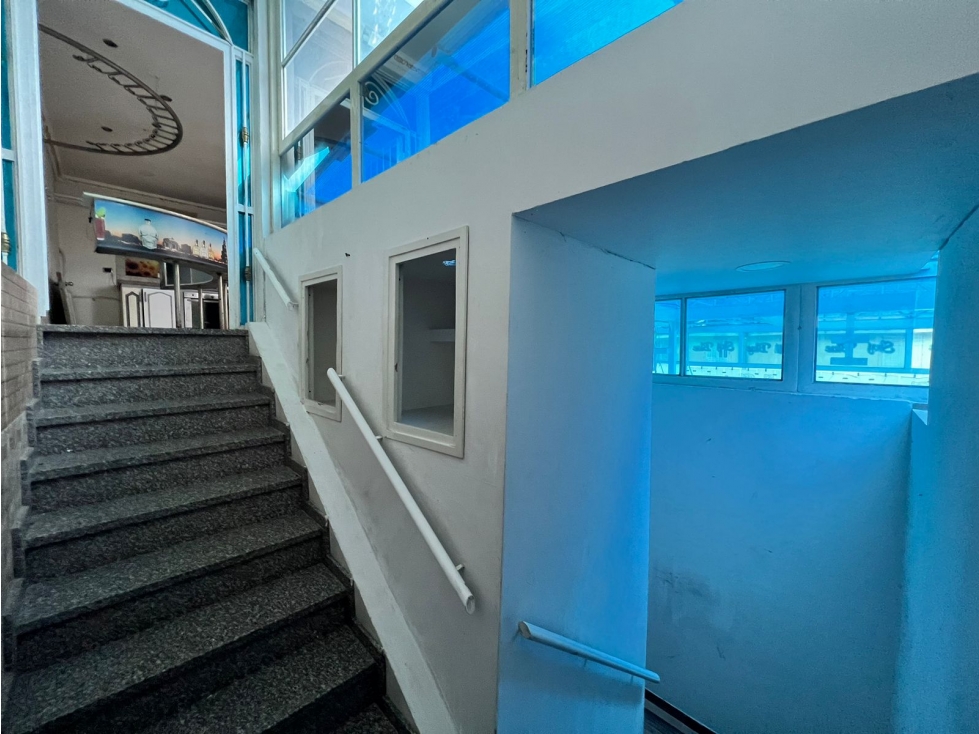 EN VENTA MEGA LOCAL COMERCIAL CERCA DE PLAZA PRINCIPAL SANTA ROSA