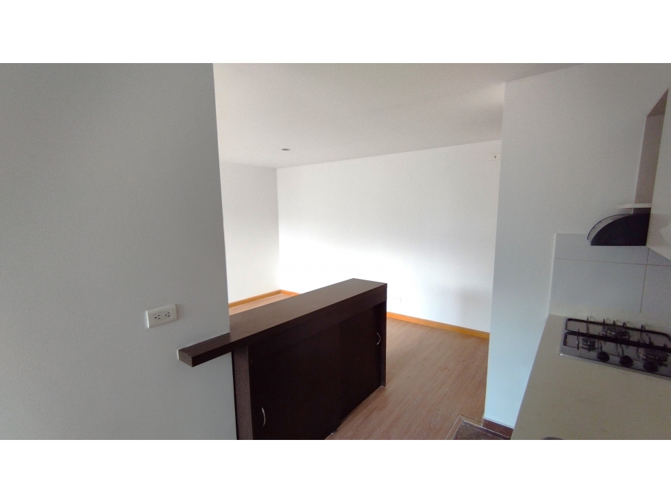 80 M2  Bello Apartamento en Cabañas Arriendo