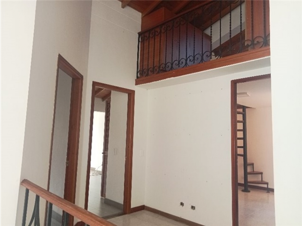 Casa Duplex en arriendo Envigado Sector Loma del Esmeraldal