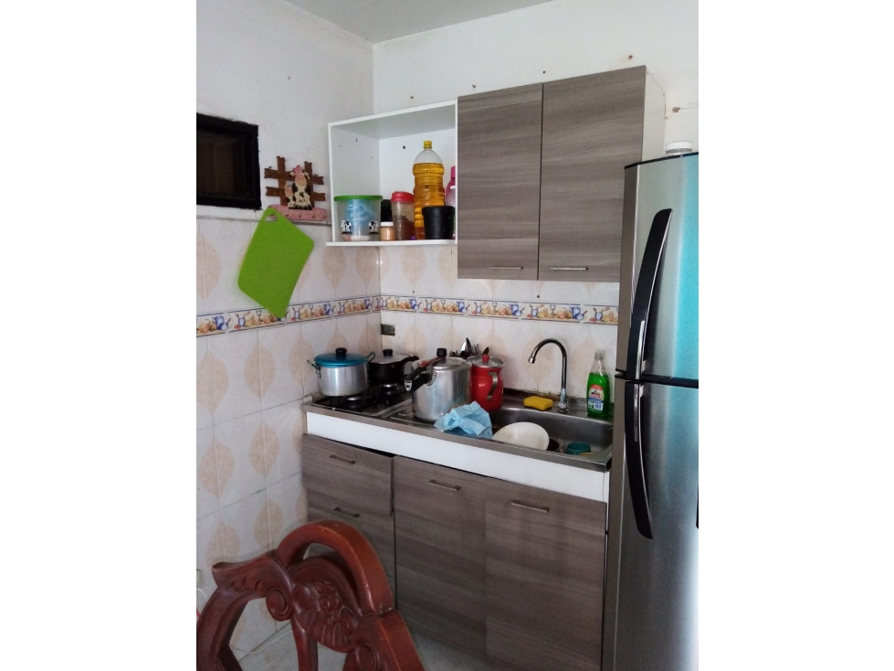 Vendo casa bifamiliar de tres pisos con apartamento independiente