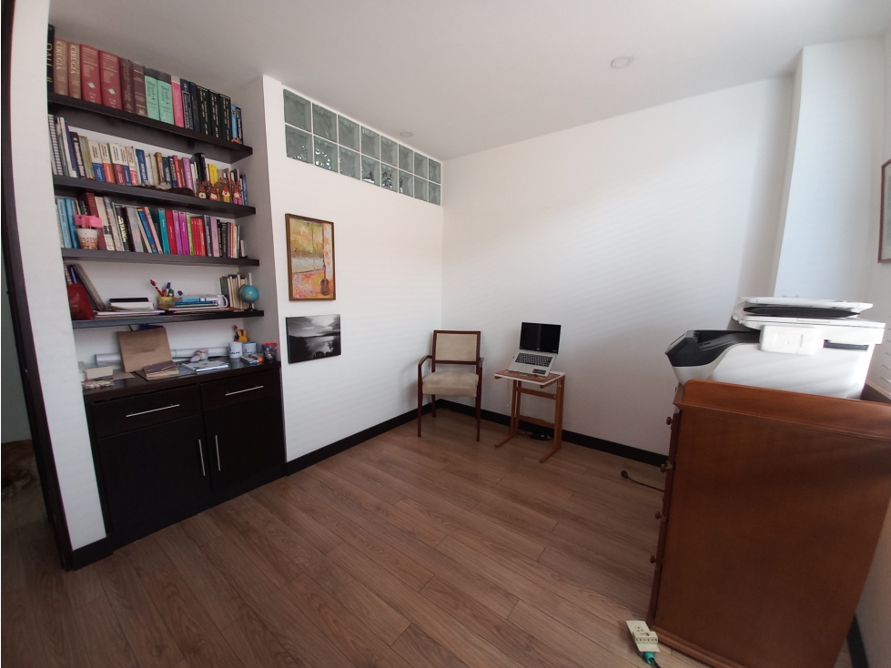 VENDO PENTHOUSE CHICO NAVARRA (MR)