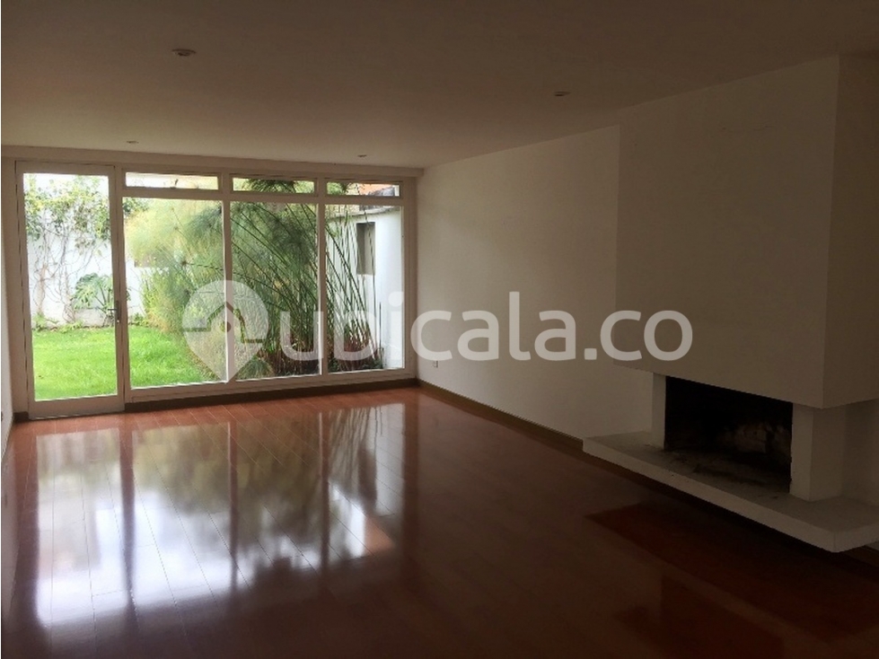 Bogota arriendo casa santa ana area: 420 mts