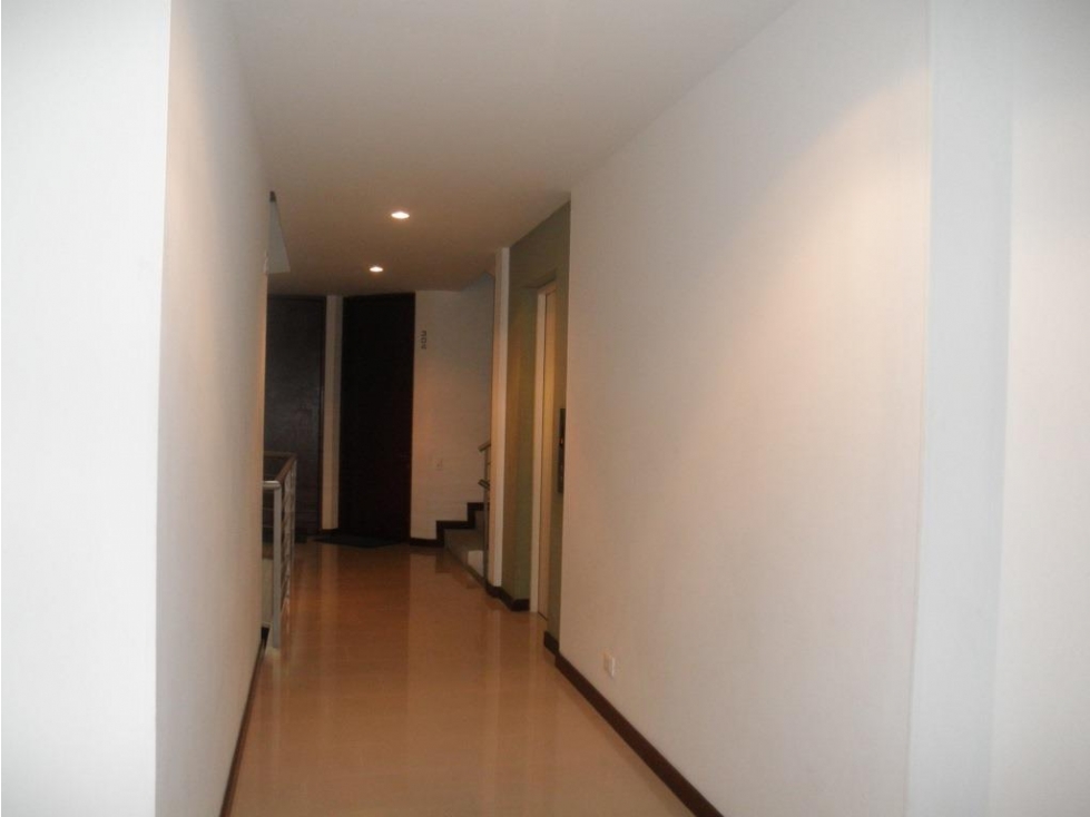 ARRIENDO APTO SANTA BARBARA. Cerca a Parque