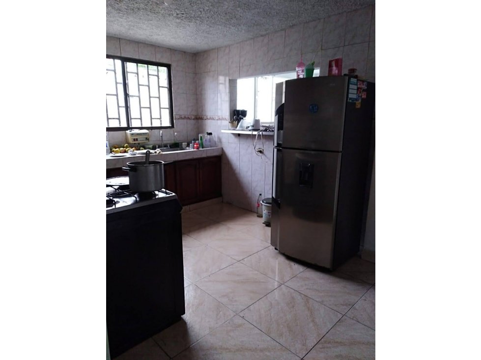 Se vende casa + 2 apartamentos en el barrio Los Andes