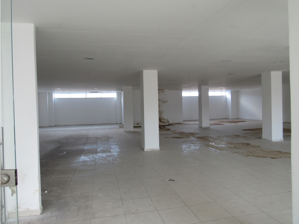 ARRIENDO LOCAL COMERCIAL PISO 4 CENTRO