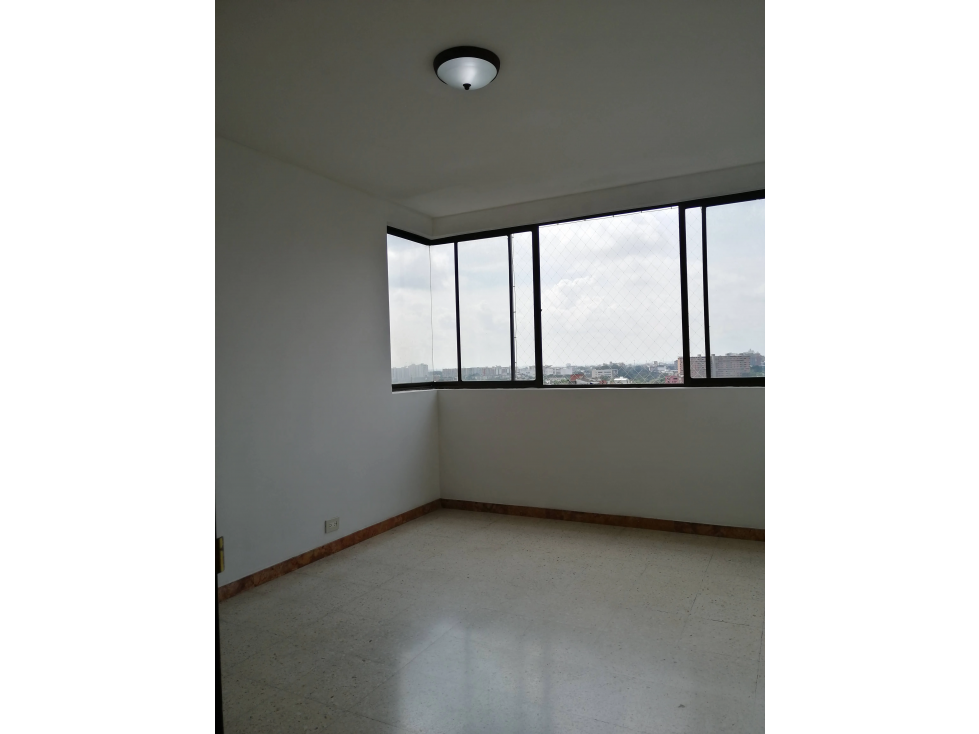 Venta Apartamento de 124mts2 en La Flora, Norte de Cali 8083.