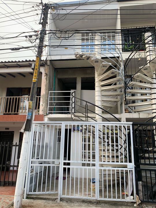 SE VENDE CASA 3 PISOS REMODELADA EL JARDIN (KD)CW4961059