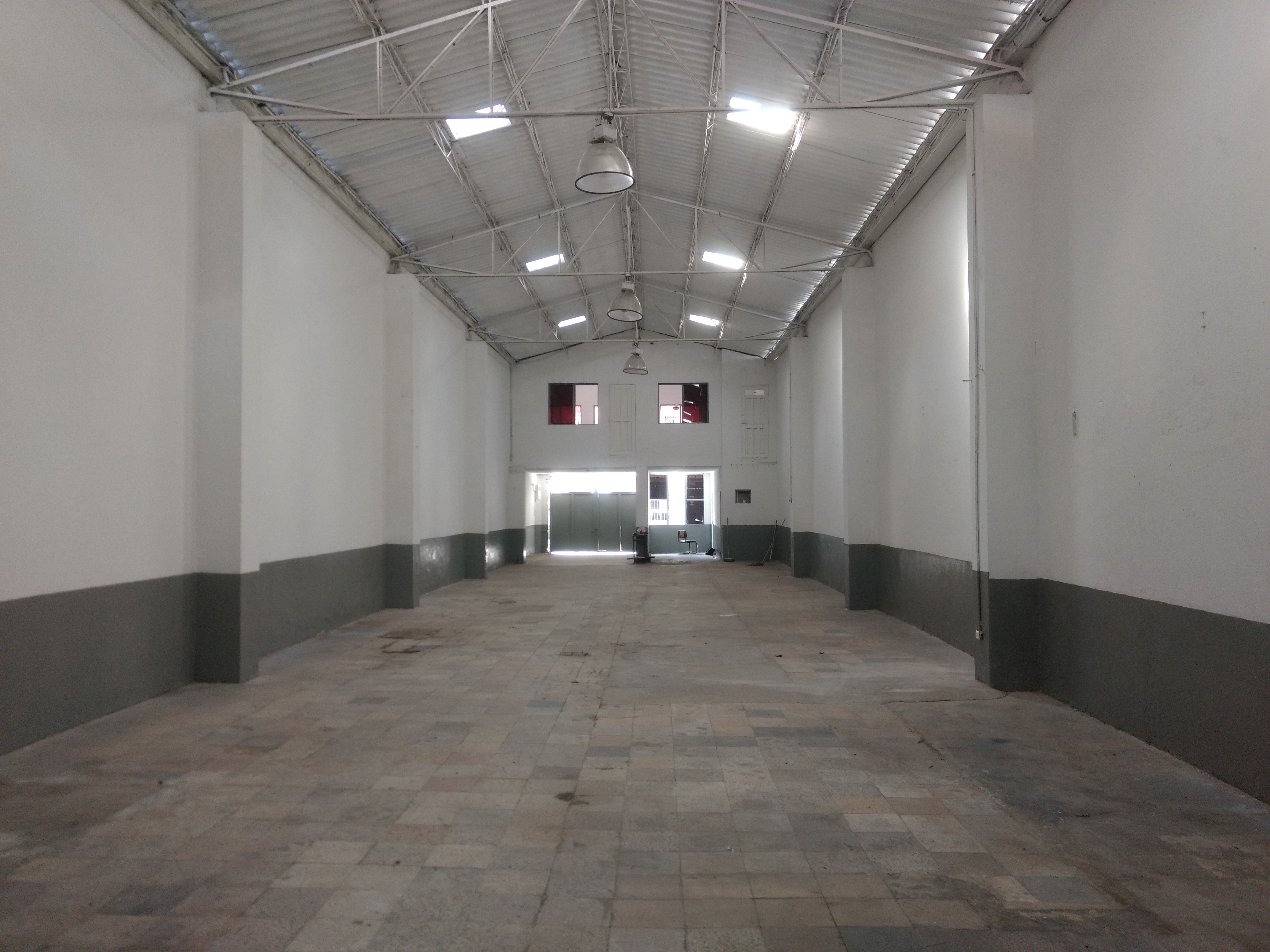 400m2 Barrio Colombia Bodega Arriendo