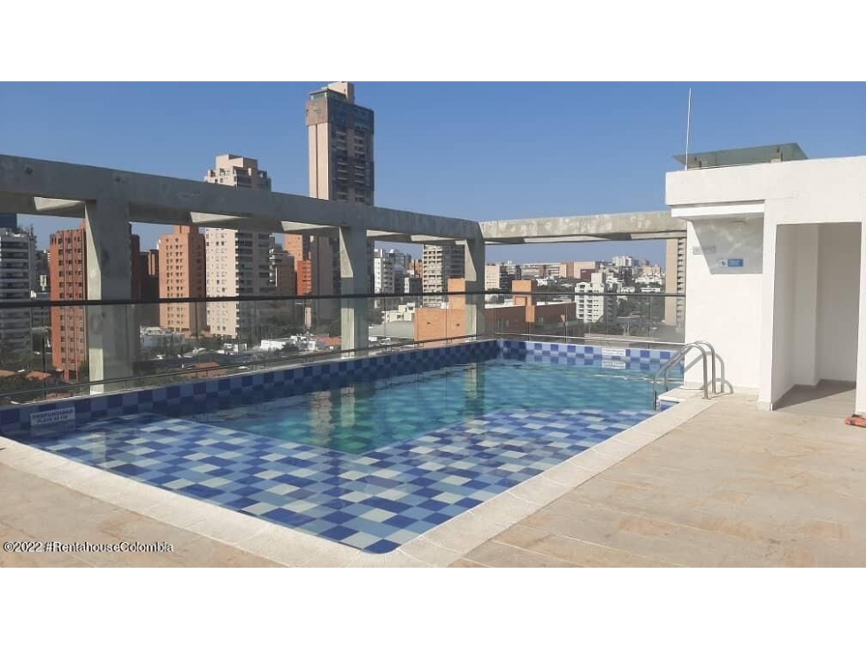 Vendo Apartamento en  El Golf C.C 22-1806