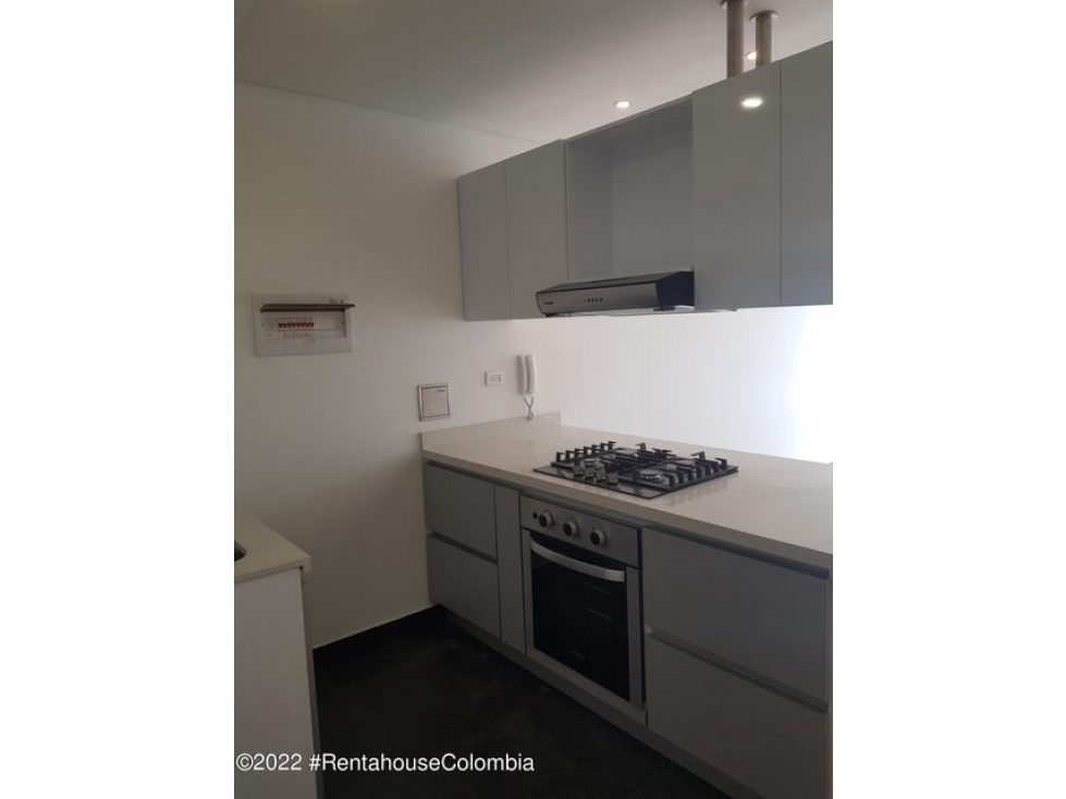 Vendo Apartamento en  Cedro Narvaez C.C 22-1900