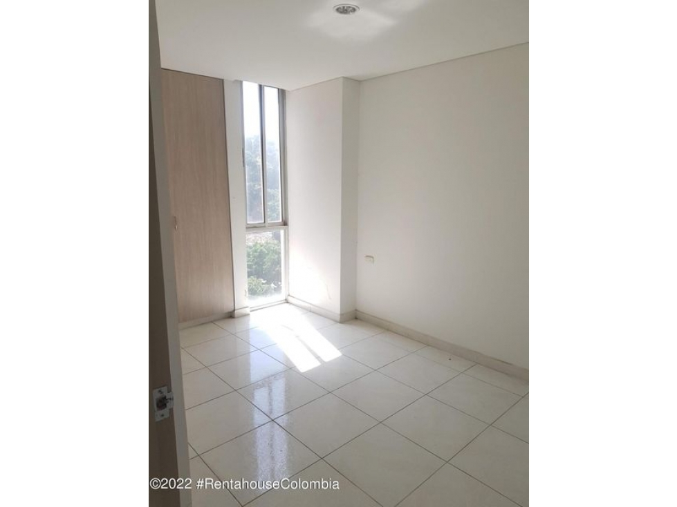 Vendo Apartamento en  Prados del Este C.C 22-2255