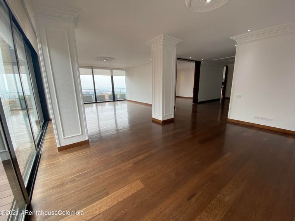 Arriendo Apartamento en  El Retiro(Bogota) M.C22-654