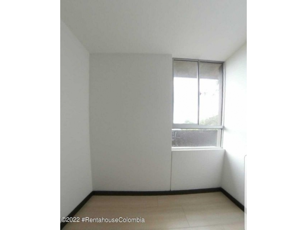 Vendo Apartamento en  La Aldea C.C 22-2517