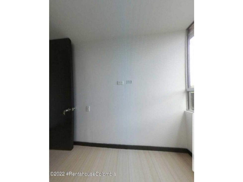 Vendo Apartamento en  La Aldea C.C 22-2518