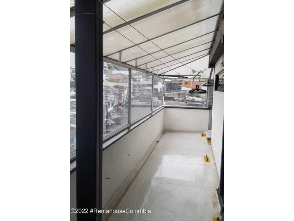 Vendo Comercial en  Las Americas C.C 22-2544