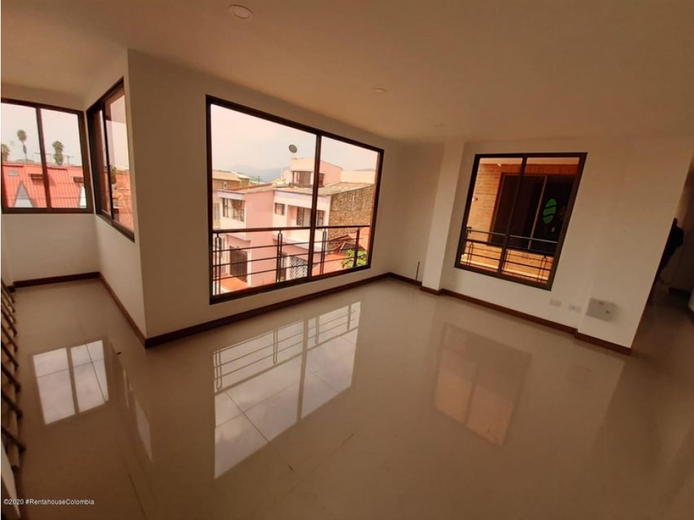 Vendo Apartamento en  20 de Julio(Chia)S.G. 23-768