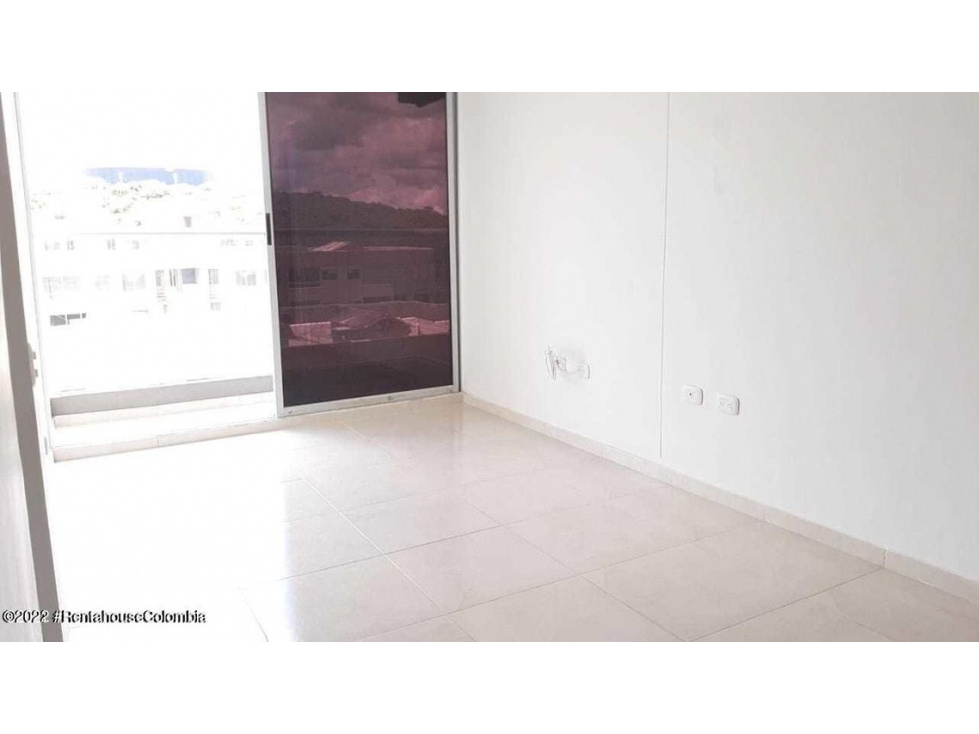 Vendo Apartamento en  Puerta Dorada C.O 23-1551