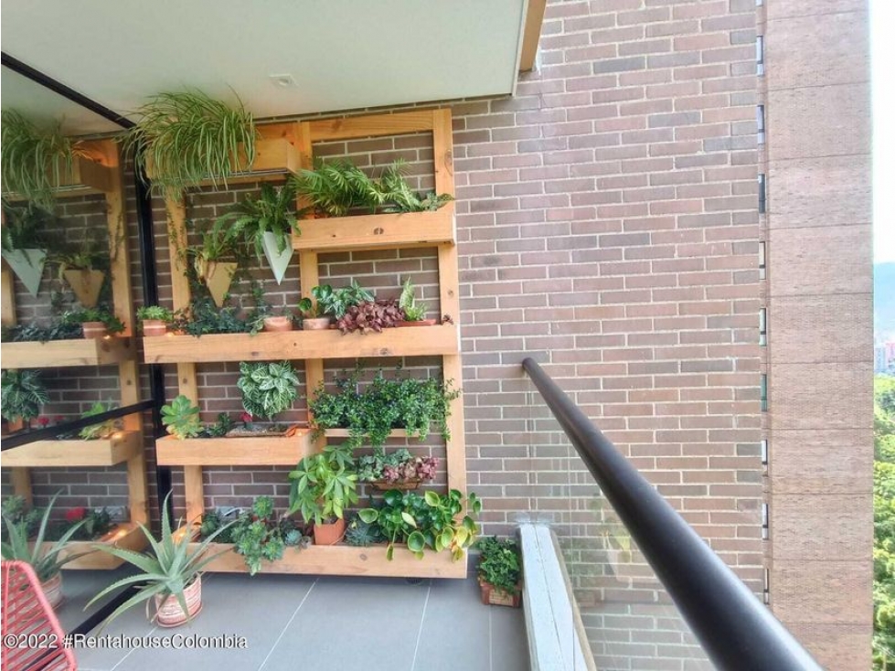 Apartamento en  Loma de las Brujas RAH CO: 22-2789