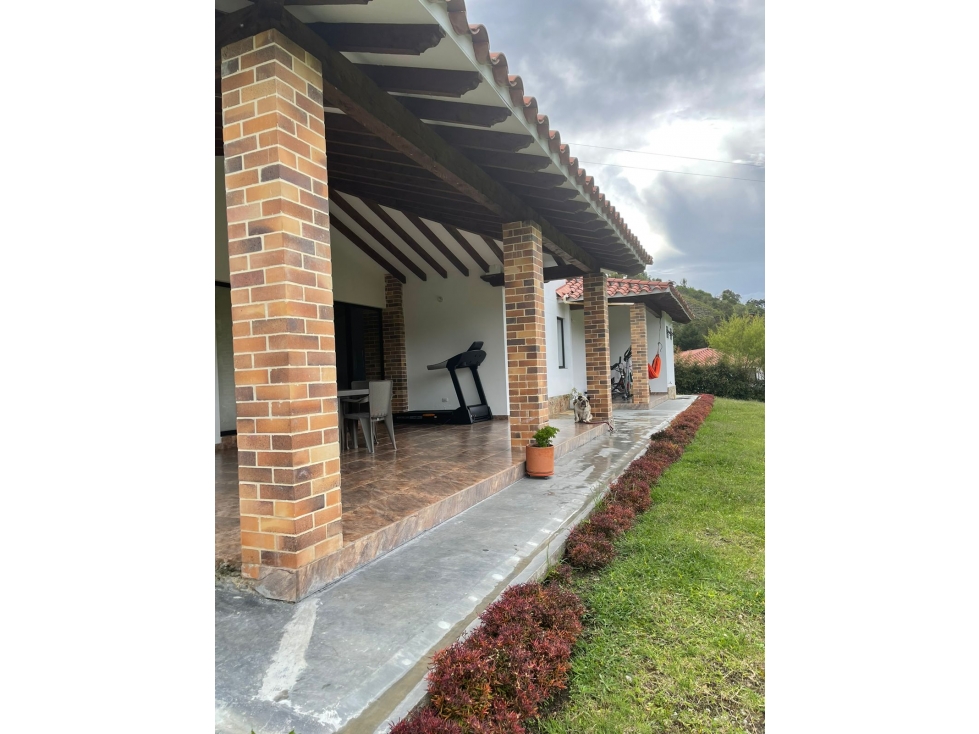 VENDO FINCA MODERNA Y AMPLIA EN RIONEGRO SECTOR GALICIA