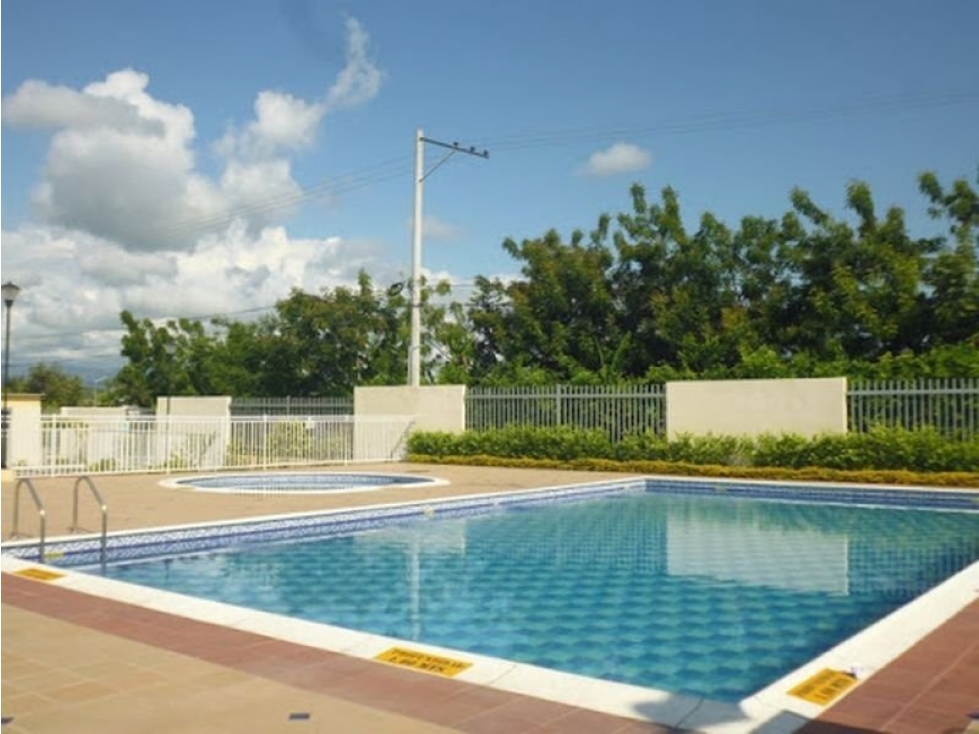 VENDO CASA CONJUNTO MACADAMIA (NORTE DE LA CIUDAD)