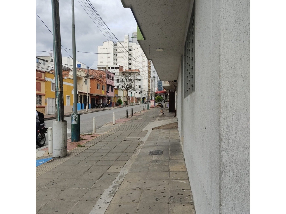 LOCAL LA UNIVERSIDAD