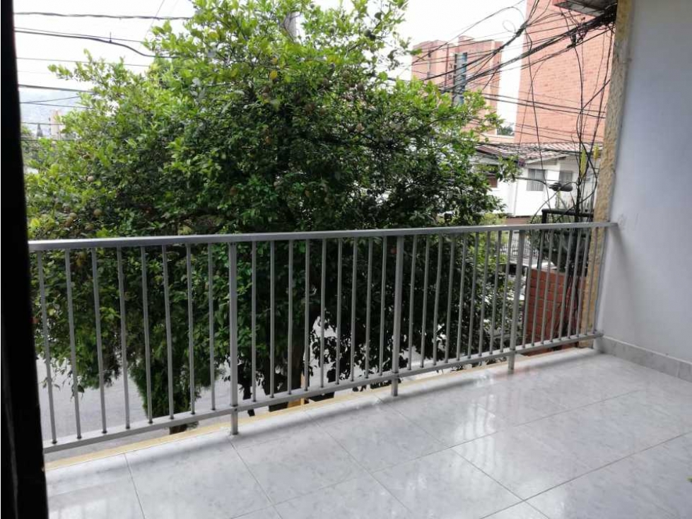 Casa en venta de 216 m2 en Estadio, Medellin