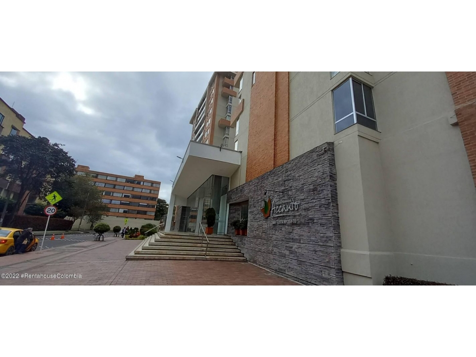 Apartamento en  Colina Campestre RAH CO: 23-1991