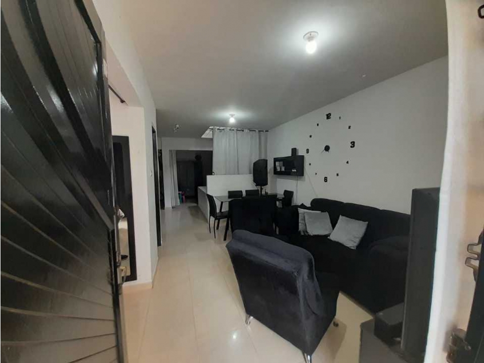 VENDO CASA BIFAMILIAR EN CIUDAD CORDOBA ( PEATONAL) T.P