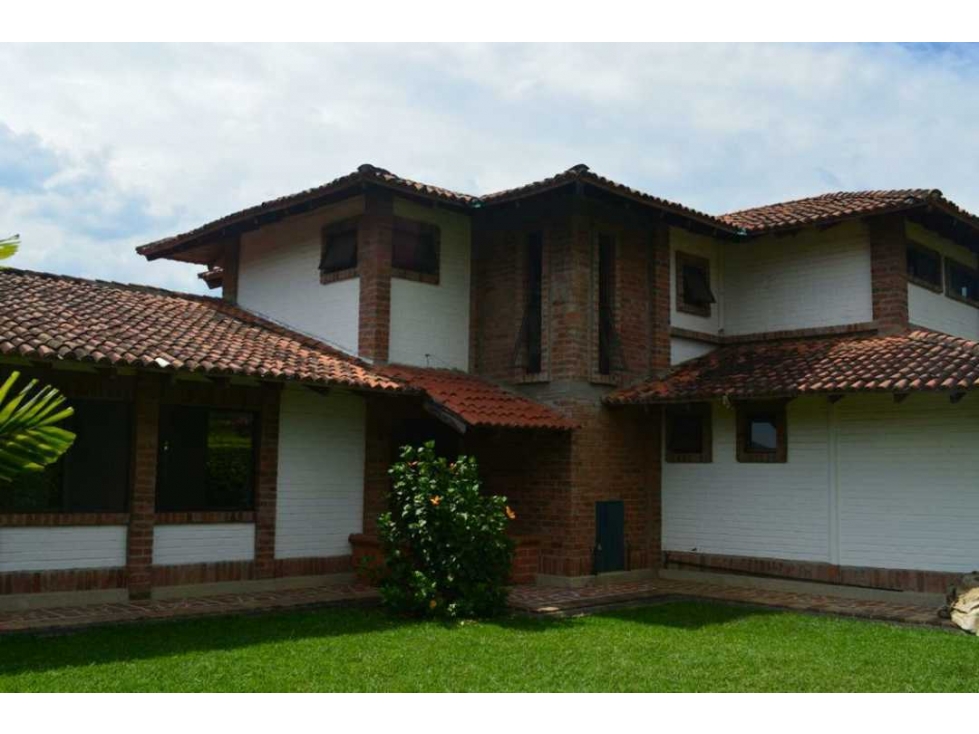 VENDO CASA CAMPESTRE  EN LAS MERCEDES  T.P