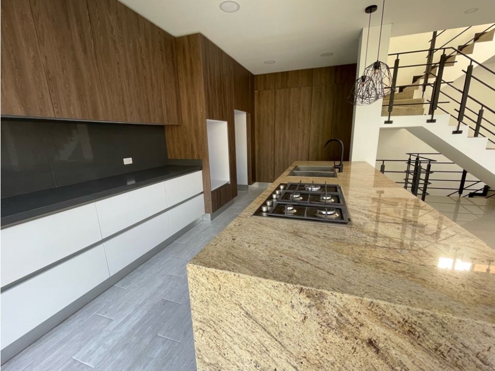 SE VENDE CASA EN CONDOMINIO  EN EL AGUACATAL (MM)