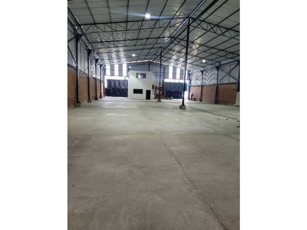 SE VENDE BODEGA VIA LA DOLORES T.P