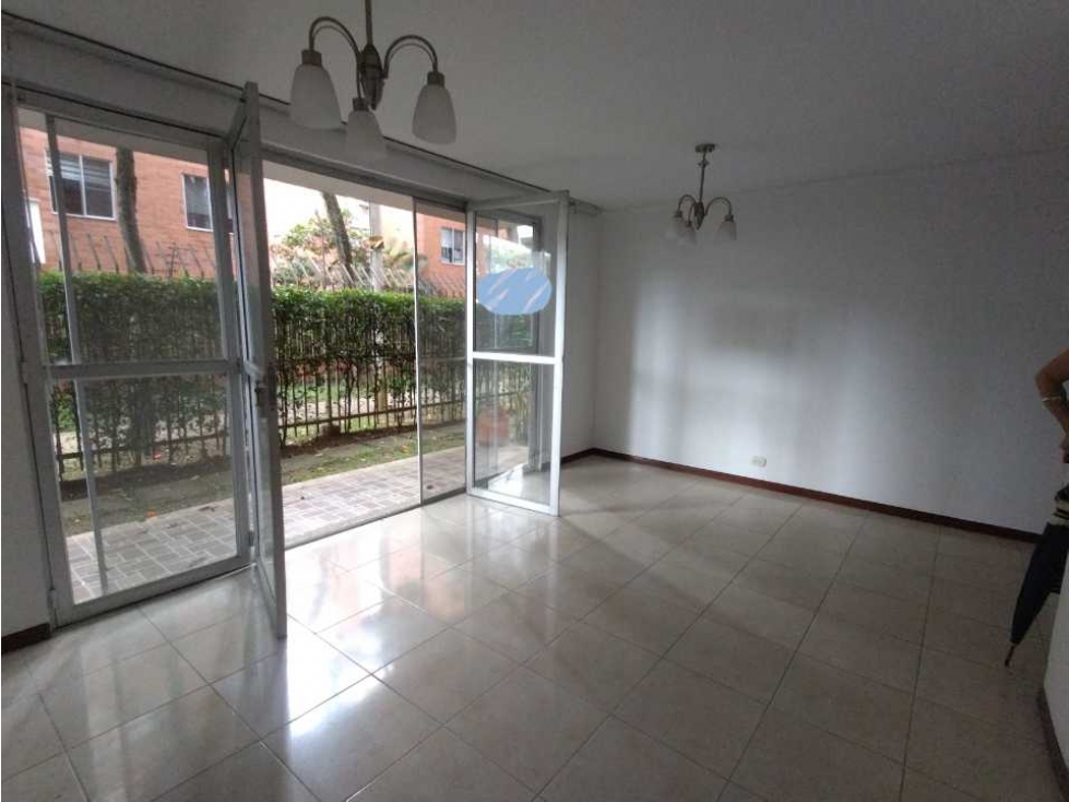 VENDO APARTAMENTO EN LA HACIENDA. L.G