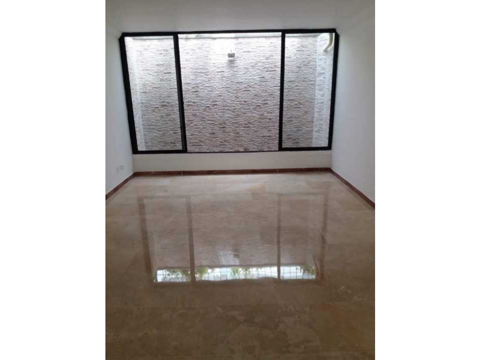 VENDO CASA EN LA HACIENDA. L. G