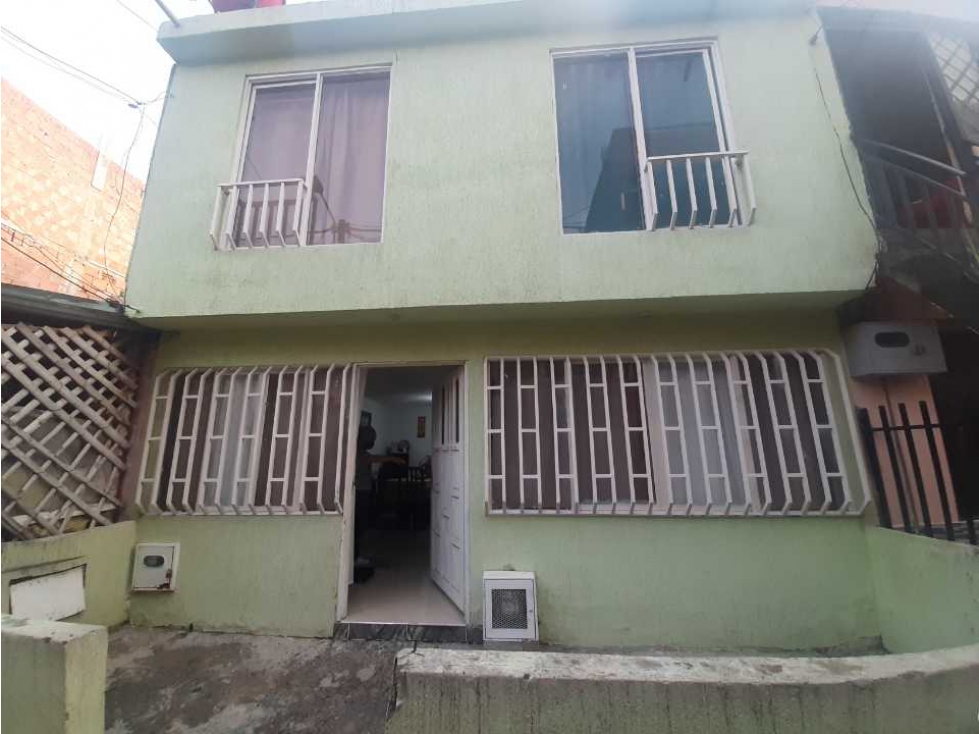 VENDO HERMOSA CASA EN PASAJE CALIMIO DECEPAZ (G.F) CW:6900945