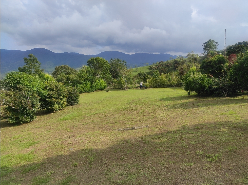 FINCA  ESPECTACULAR EN BARBOSA CERCA A LA AUTOPISTA