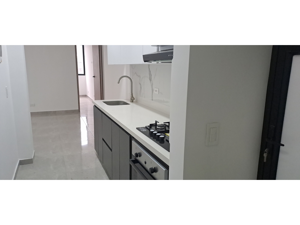 VENTA HERMOSO APARTAMENTO ENVIGADO,EL PORTAL EDIFICIO PH.  ASCENSOR