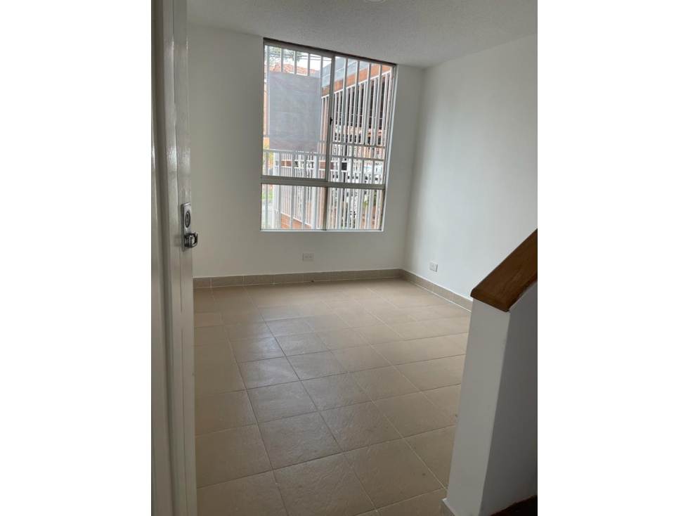 VENDO CASA DE 3 NIVELES.  ITAGUI,  DITAIRES, UNIDAD ABIERTA